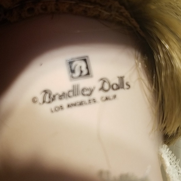 Vintage collectible doll - Picture 4 of 4